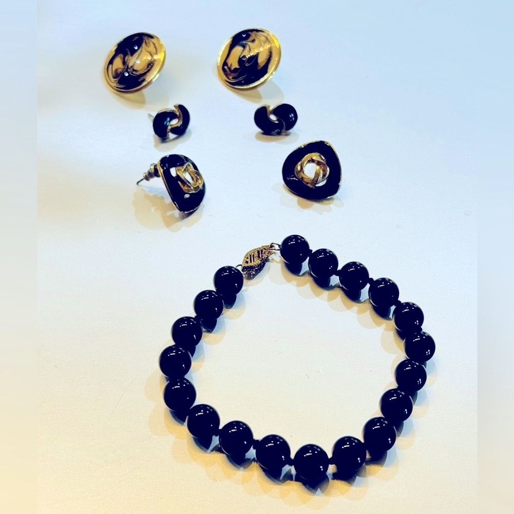 Elegant Black and Gold Jewelry Set‎ bracelet and earrings